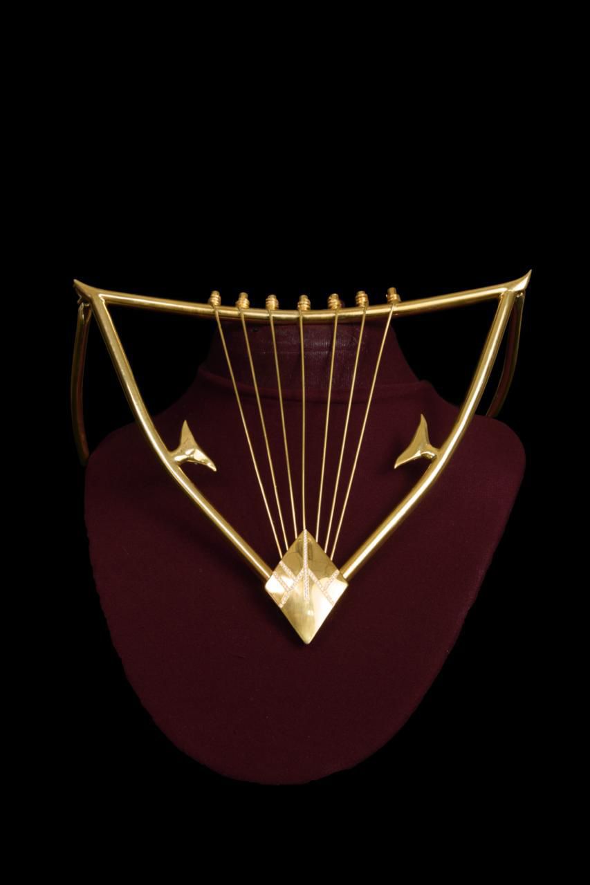 The Neck Lyre